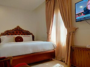 デスク、ノートパソコン用作業スペース、防音設備、WiFi (無料)