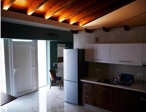 Fridge, dishwasher