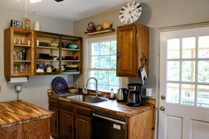 Fridge, microwave, oven, stovetop - The Multi Dog-Friendly Couples Getaway in Hot Springs, NC | The Bailey (Hot Springs)