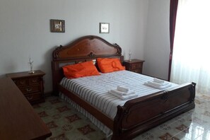 2 Schlafzimmer, Bügeleisen/Bügelbrett, Bettwäsche