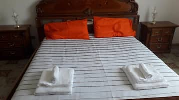 2 bedrooms, iron/ironing board, bed sheets