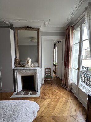 3 室のベッドルーム、アイロン / アイロン台、WiFi (無料)、ベッドシーツ