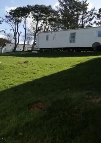 Inviting 2-bed Caravan in Porth/newquay