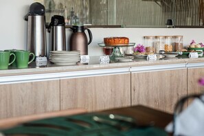 Free daily full breakfast  - Pousada Sela Gineta (Fernando de Noronha)