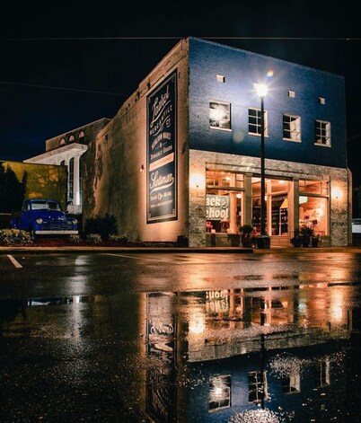 Experience Mississippi Art at 'The Artistry'