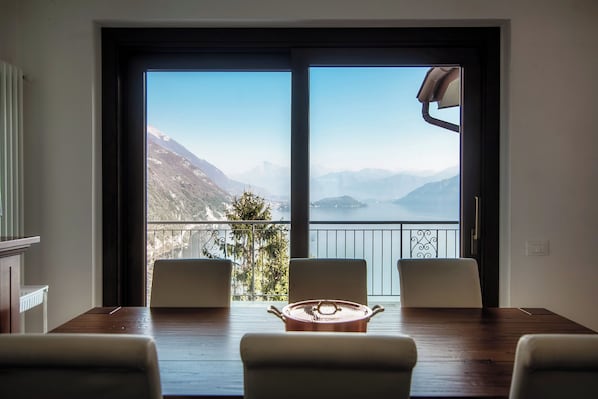 アパートメント | 3 室のベッドルーム、高級寝具、羽毛の掛け布団、アイロン / アイロン台