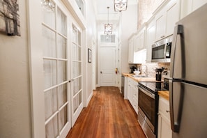 Réfrigérateur, four, plaque de cuisson, lave-vaisselle