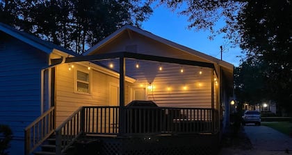 Laurel Top Property, Downtown Walkable, King Bed