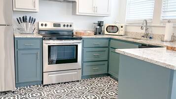 Réfrigérateur, four, plaque de cuisson, lave-vaisselle