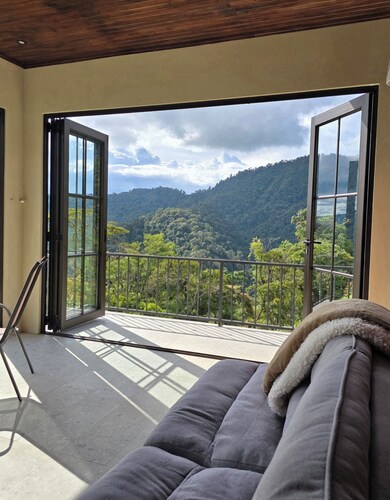 Cabaña en la Montaña Cerca del Parque Nacional Tapantí Orosi, Cartago Costa Rica