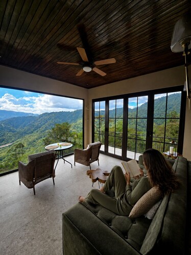 Cabaña en la Montaña Cerca del Parque Nacional Tapantí Orosi, Cartago Costa Rica