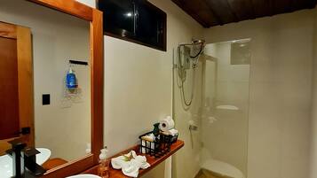Toallas, jabón, papel de baño