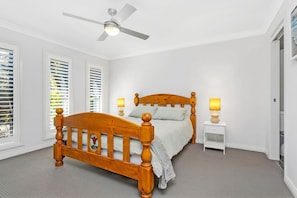 Room - Shoreline Retreat (Fingal Bay)
