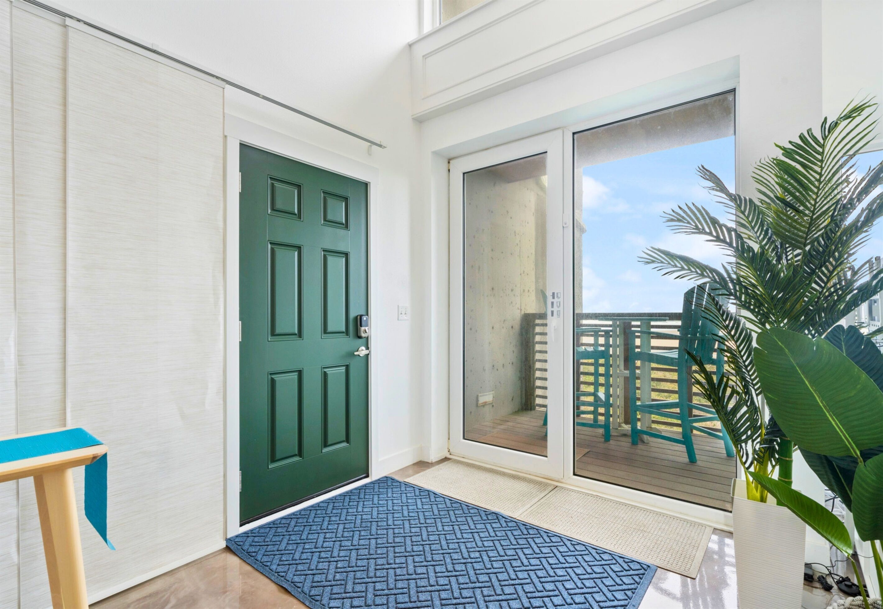 Coastal Bliss: 2BR Condo Retreat, Chef’s Delight