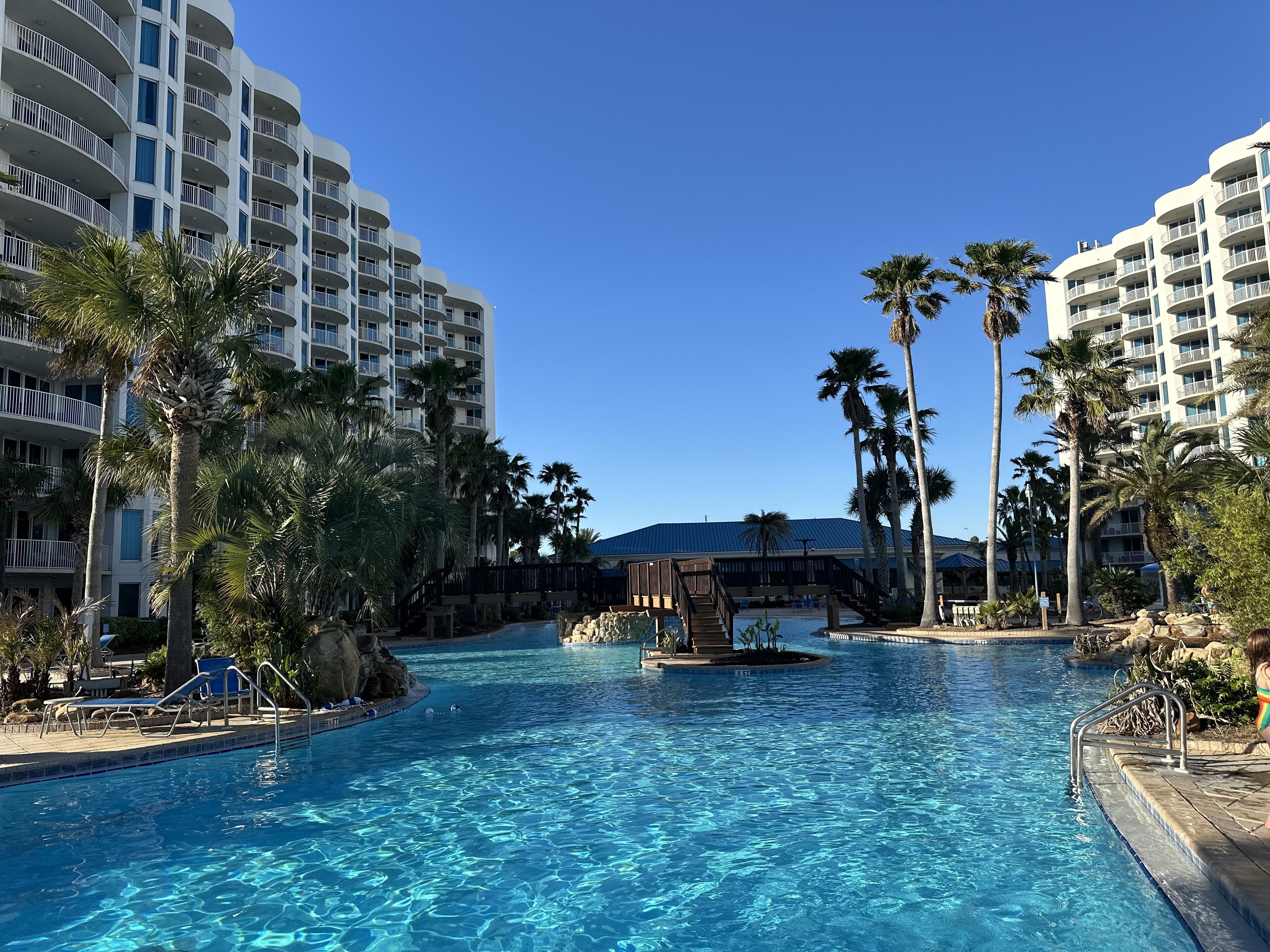 حمّام سباحة خارجي، حمّام سباحة مُدفَّأ