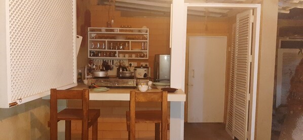 Private kitchen - Superb 2-bedroom villa in Mirissa (Mirissa)