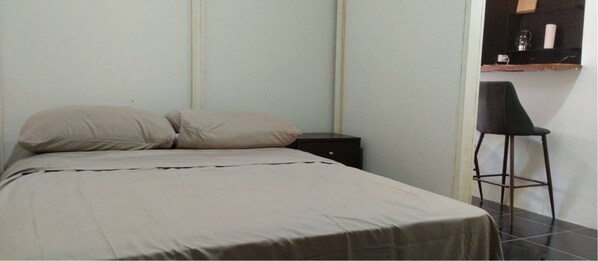 2 chambres, fer et planche à repasser, Wi-Fi gratuit, draps fournis