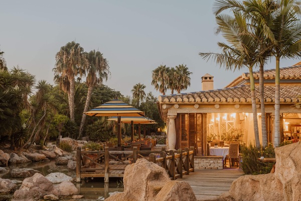 2 restaurants; breakfast, lunch, dinner, and brunch served