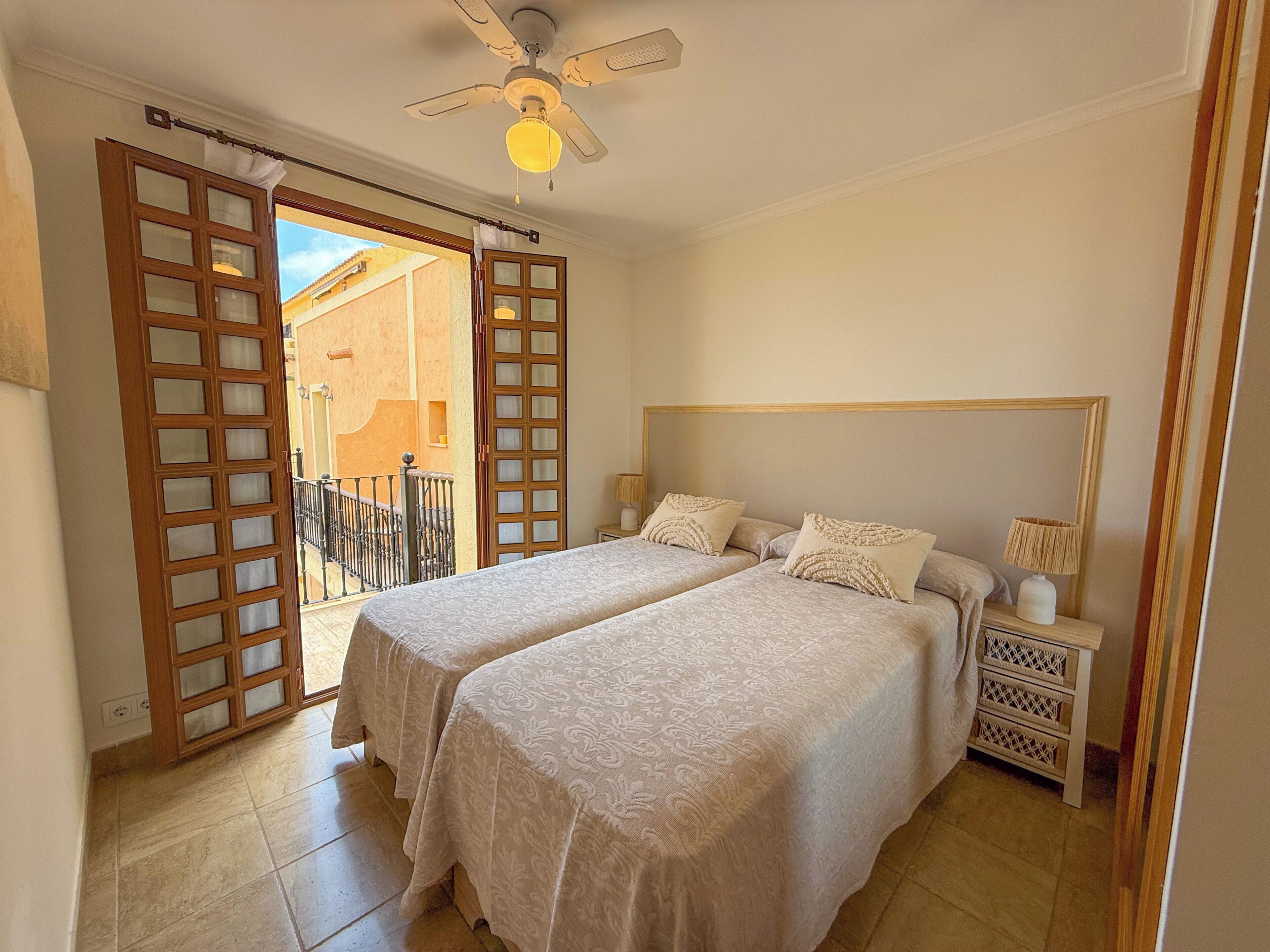 Hypo-allergenic bedding, iron/ironing board, free WiFi
