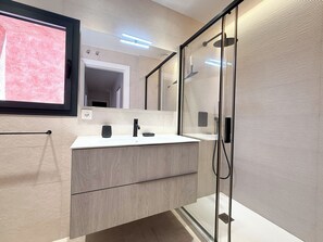 Hair dryer, towels, soap, shampoo - Desert Springs Resort (Cuevas Del Almanzora)