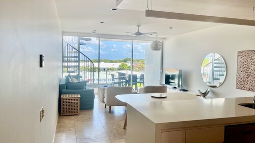 Unit 202 Plantation Resort - Rainbow Beach. Plantation Resort. Top Floor. Aircon. Pool. Spa. Wifi