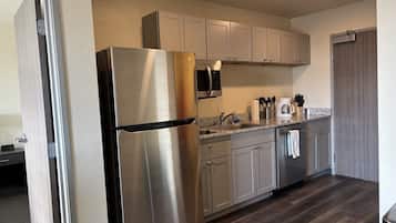 Habitació prèmium, 1 llit de matrimoni gran | Cuina bàsica privada | Cafetera i tetera