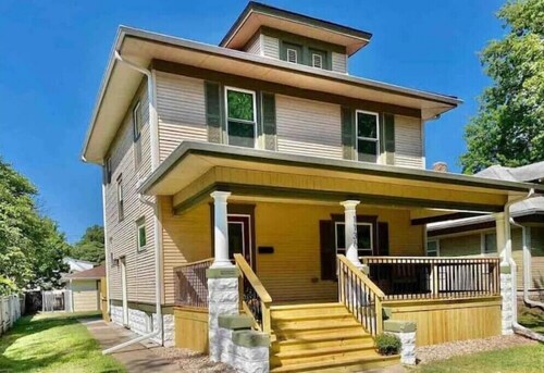 Historic Home Near Downtown 4 beds, 1 Bathroom, 2 Car Garage. 
