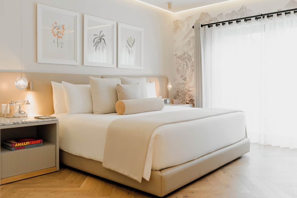 Kamar Deluks, 1 Tempat Tidur King | Seprai antialergi, selimut bulu angsa, dan bantalan ekstra lembut
