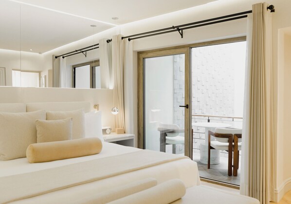 Kamar Deluks, 1 Tempat Tidur King | Seprai antialergi, selimut bulu angsa, dan bantalan ekstra lembut