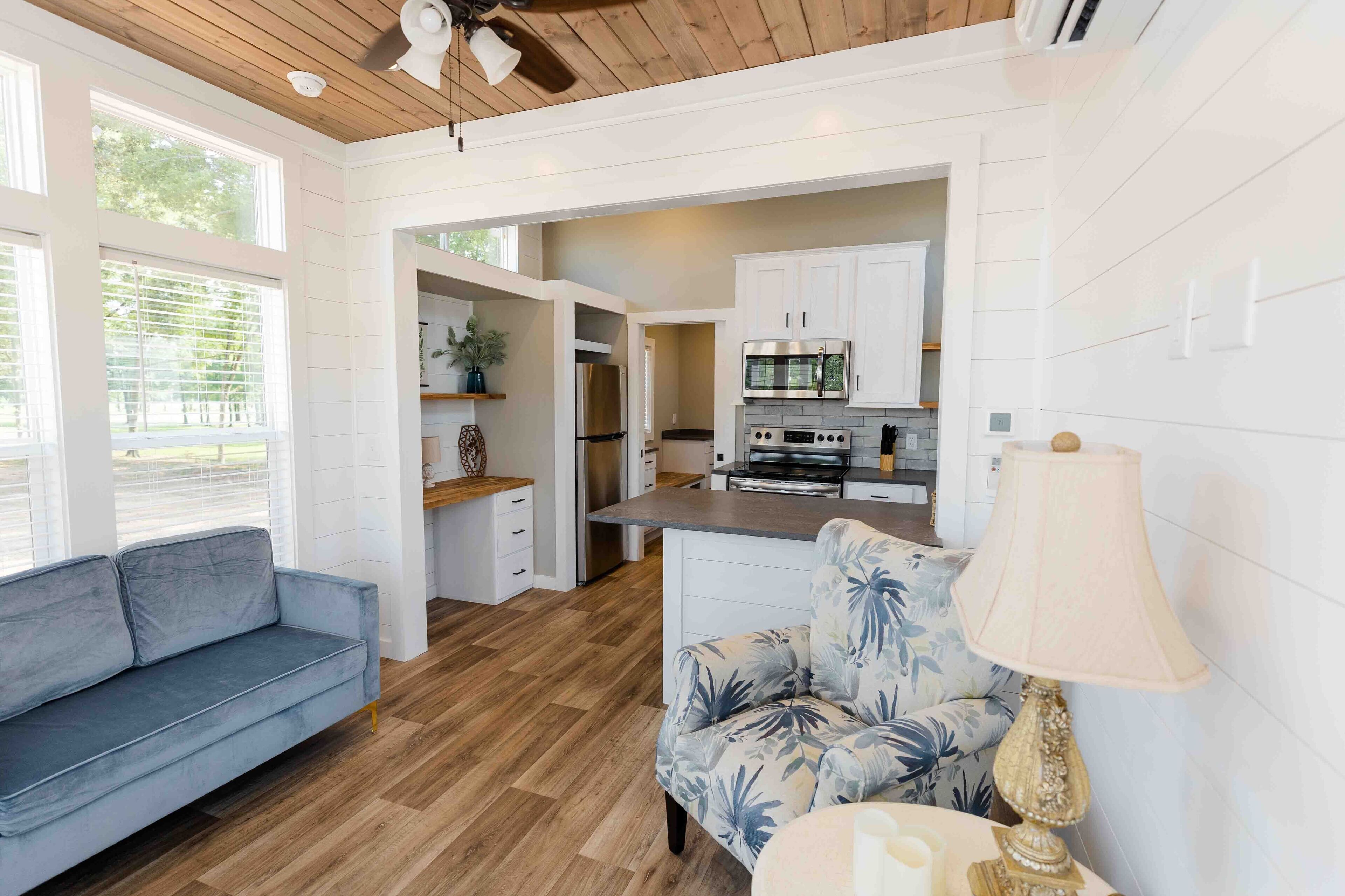 Lakeside Elegance: Cozy Tiny Home Retreat for Two #3