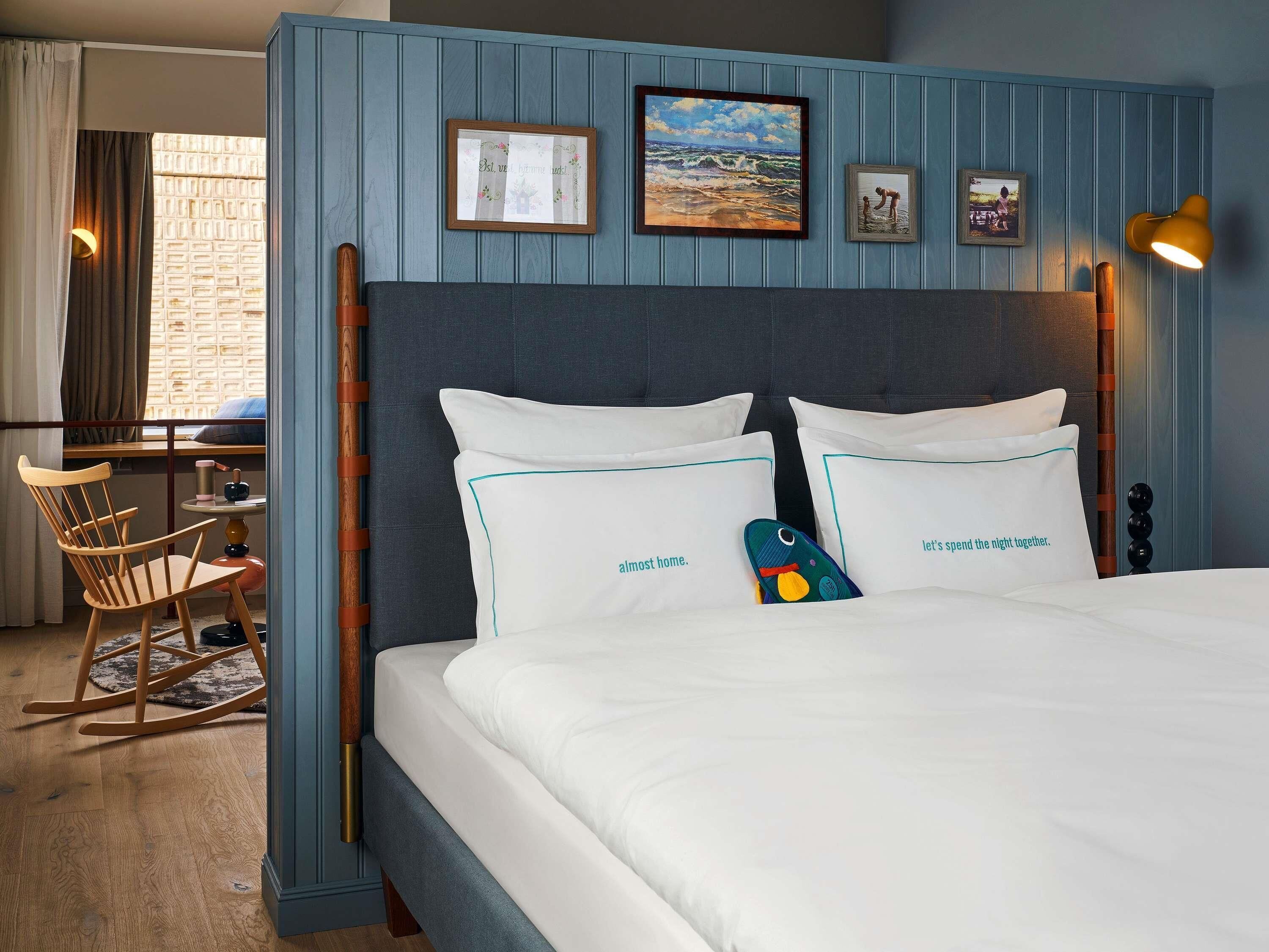 Habitación (Gigantic) | Ropa de cama de alta calidad y artículos del minibar gratis 