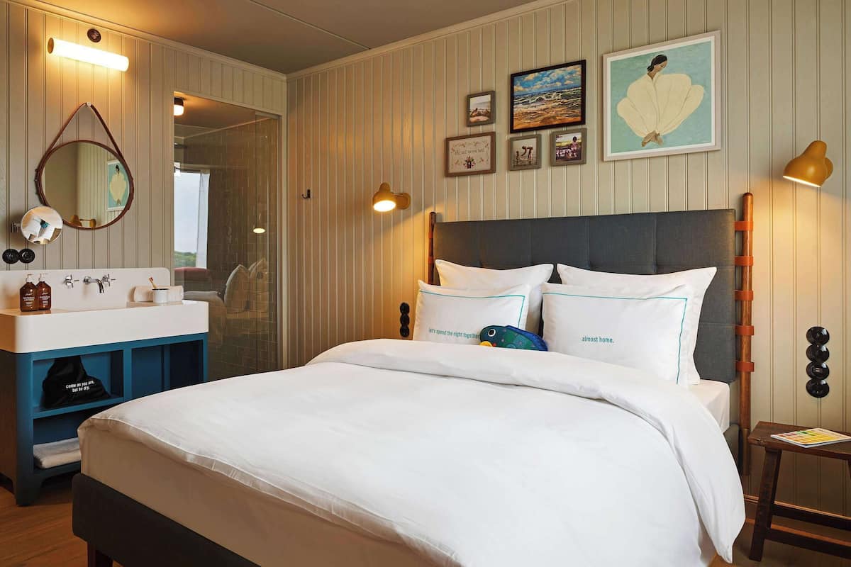 Medium Room | 1 bedroom, premium bedding, free minibar, in-room safe