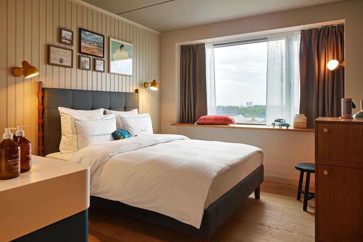 Medium Room