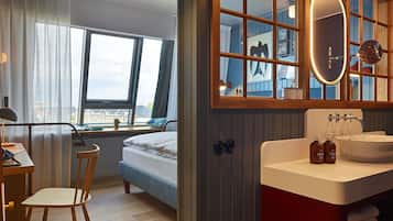 Large | Badrum | Dusch, regndusch, miljövÀnliga toalettartiklar och hÄrtork