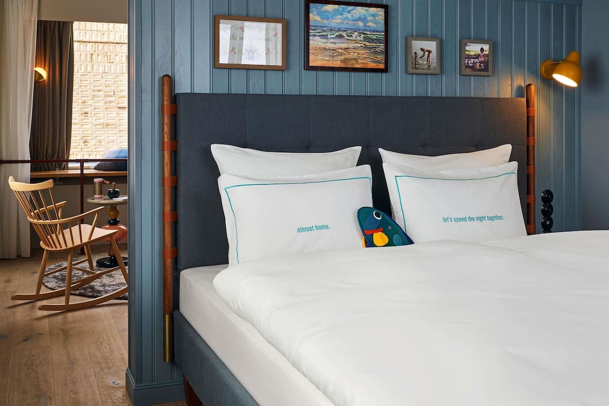 Gigantic | Premium bedding, free minibar, in-room safe, individually decorated