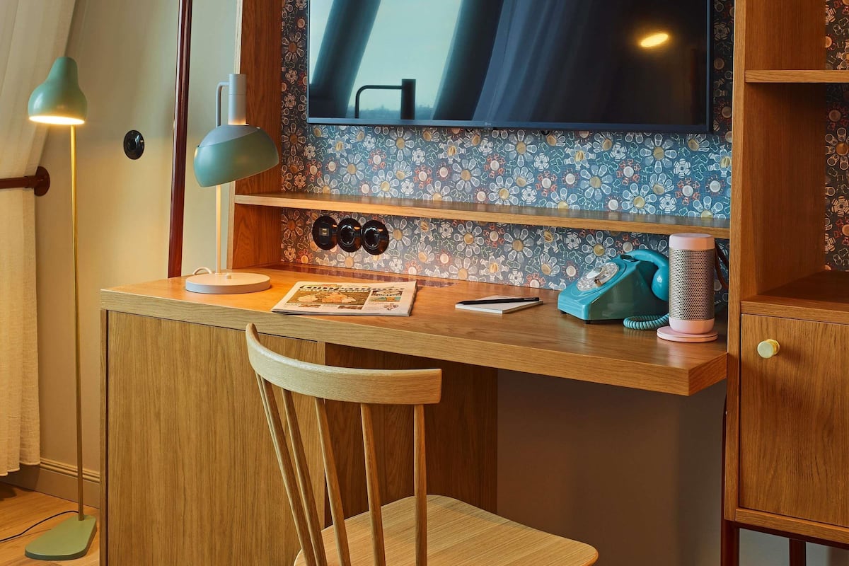 Large | Literie de qualité supérieure, articles gratuits dans le mini-bar