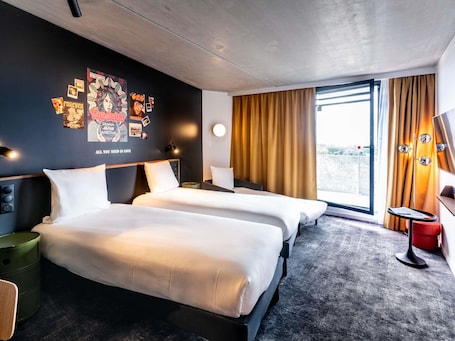 Superior Room, 1 Double Bed with Sofa bed, Balcony | Premium bedding, in-room safe, laptop workspace, blackout drapes. Ibis Styles Paris Villejuif