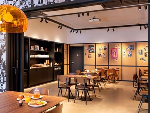 Free daily continental breakfast
