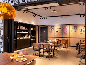 Free daily continental breakfast