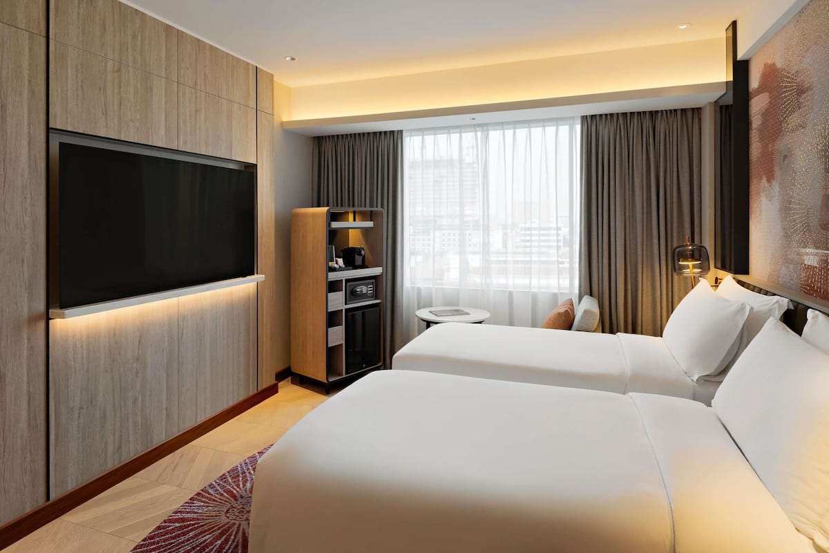 Classic Room, 2 Twin Beds | Minibar, in-room safe, desk, soundproofing