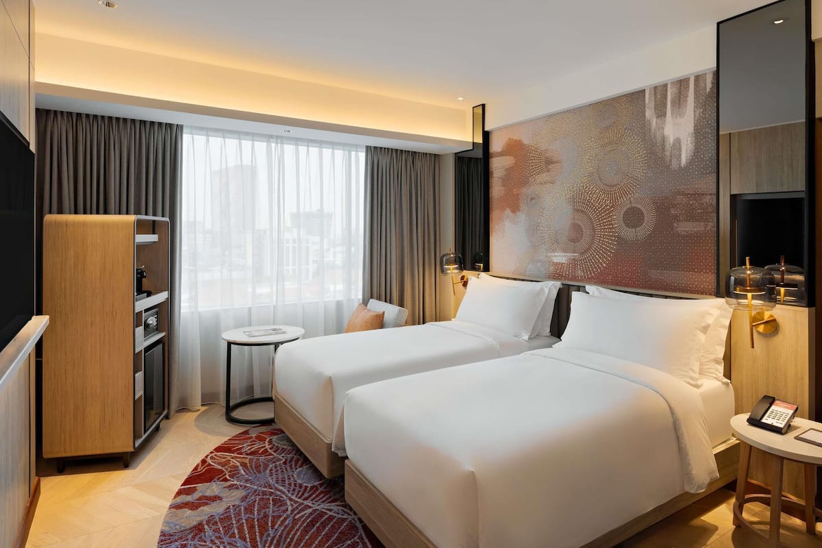 Classic Room, 2 Twin Beds | Minibar, in-room safe, desk, soundproofing
