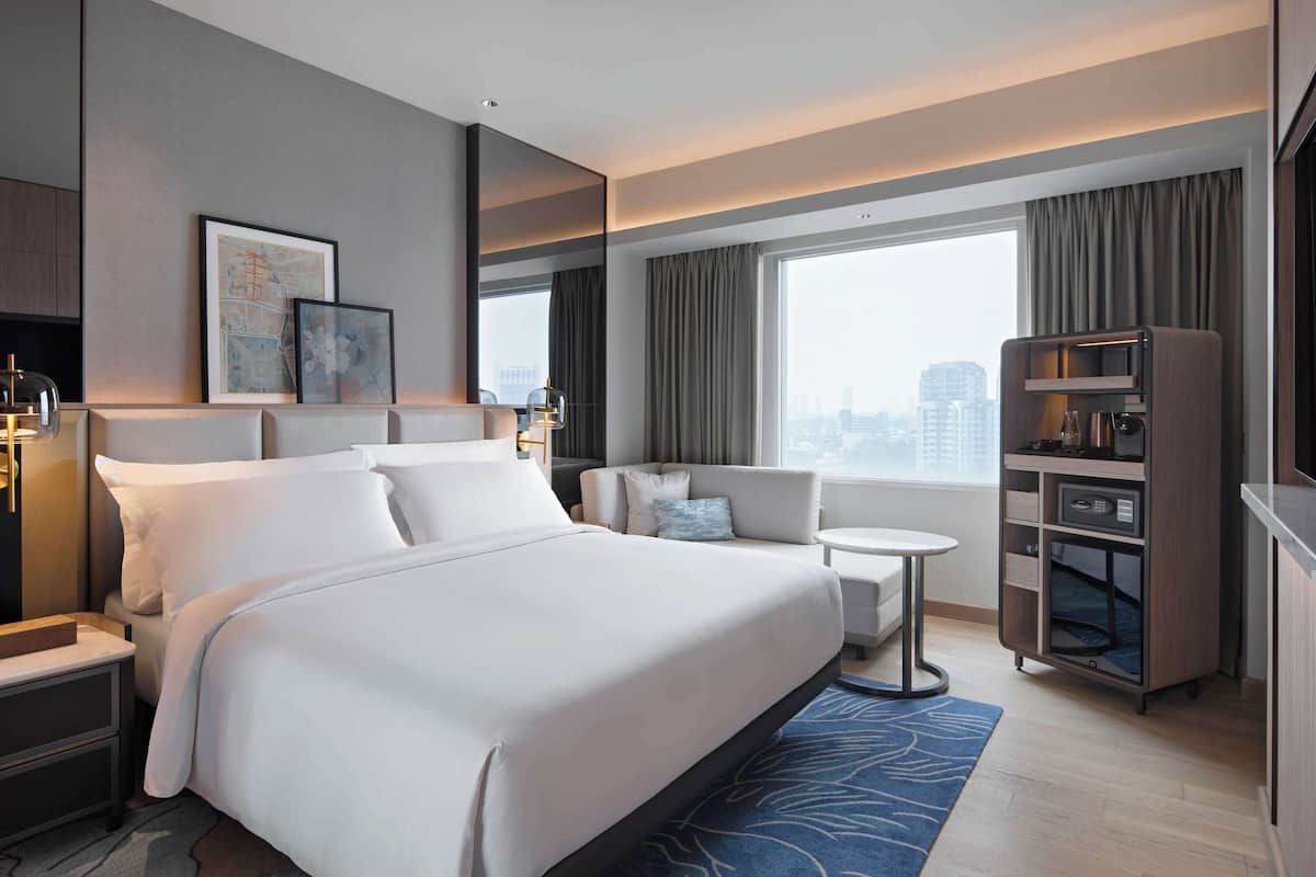 Superior Room, 1 Queen Bed | Minibar, in-room safe, desk, soundproofing