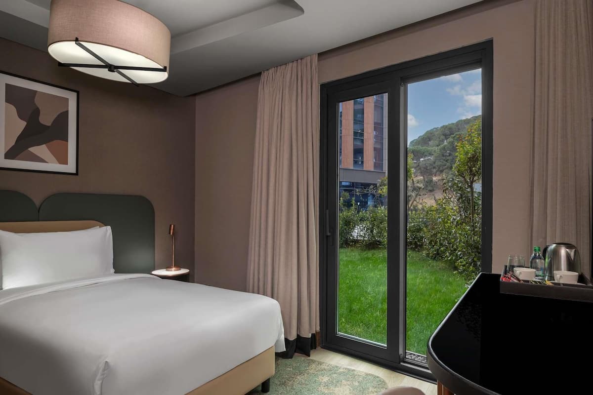 Estudio superior, 1 cama doble | Ropa de cama de alta calidad, edredones de plumas, caja fuerte