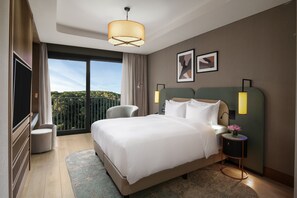 Premium bedding, down comforters, in-room safe, individually decorated - Mövenpick Living Istanbul Saklivadi (Istanbul)