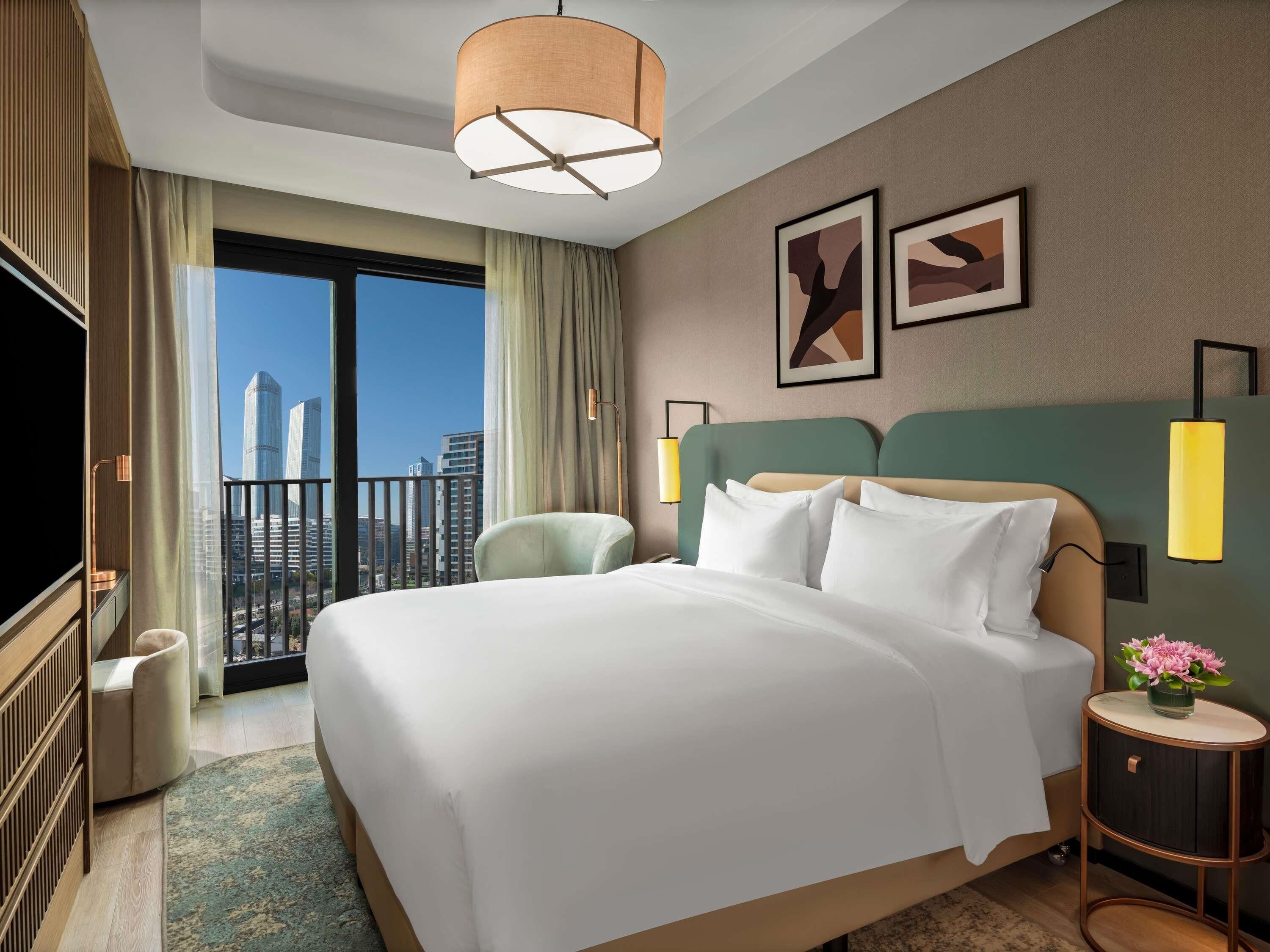 Premium bedding, down comforters, in-room safe, individually decorated