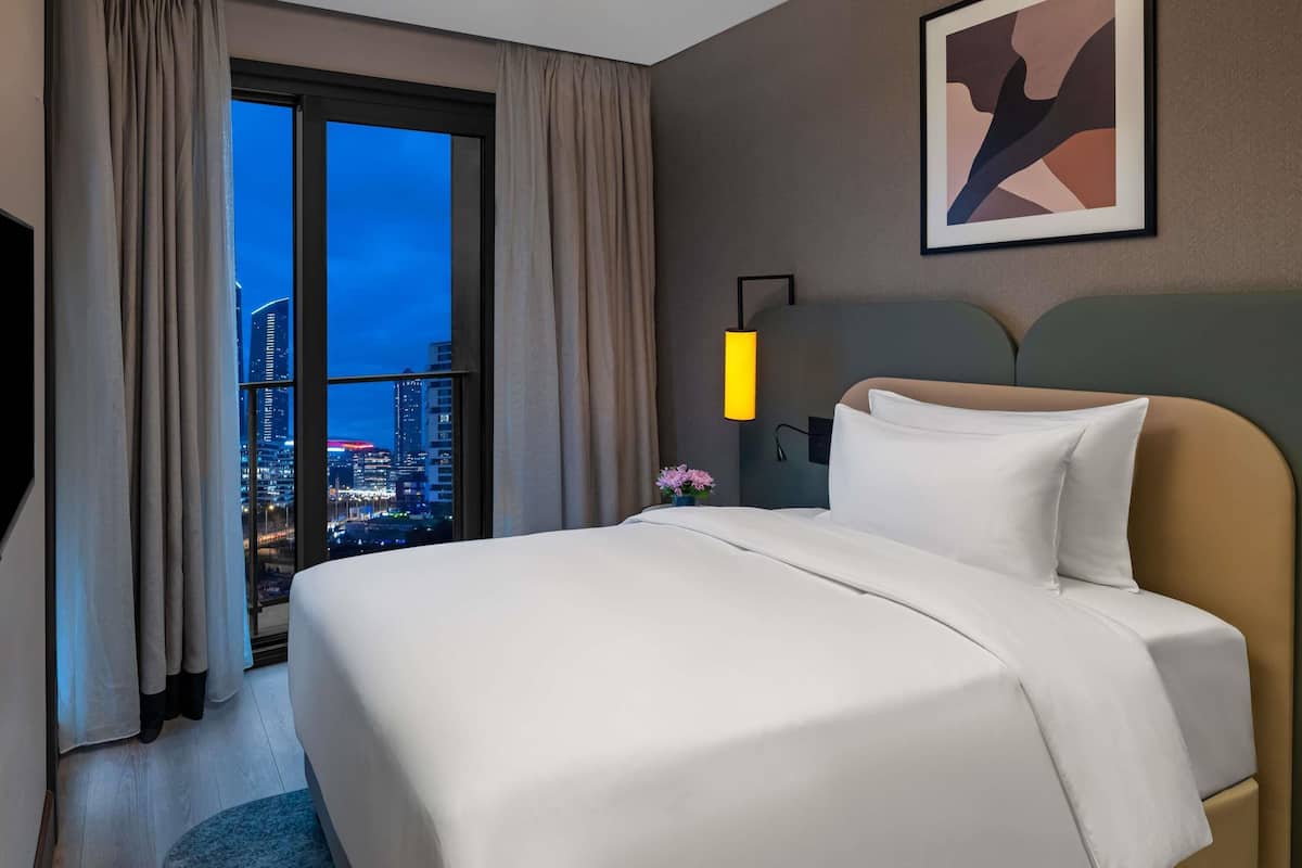 Premium bedding, down comforters, in-room safe, individually decorated