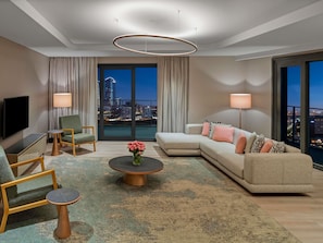 Suíte luxo, 4 quartos | Roupas de cama premium, edredons de pluma, cofres nos quartos