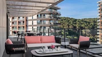 Suite Deluxe, 2 chambres, terrasse | Literie de qualité supérieure, couette en duvet d'oie