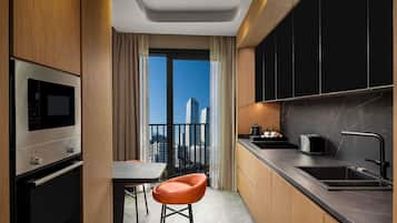 Premium bedding, down comforters, in-room safe, individually decorated