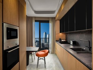 Premium bedding, down comforters, in-room safe, individually decorated - Mövenpick Living Istanbul Saklivadi (Istanbul)